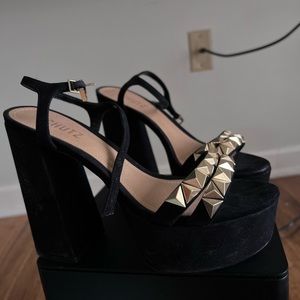 Platform heels black